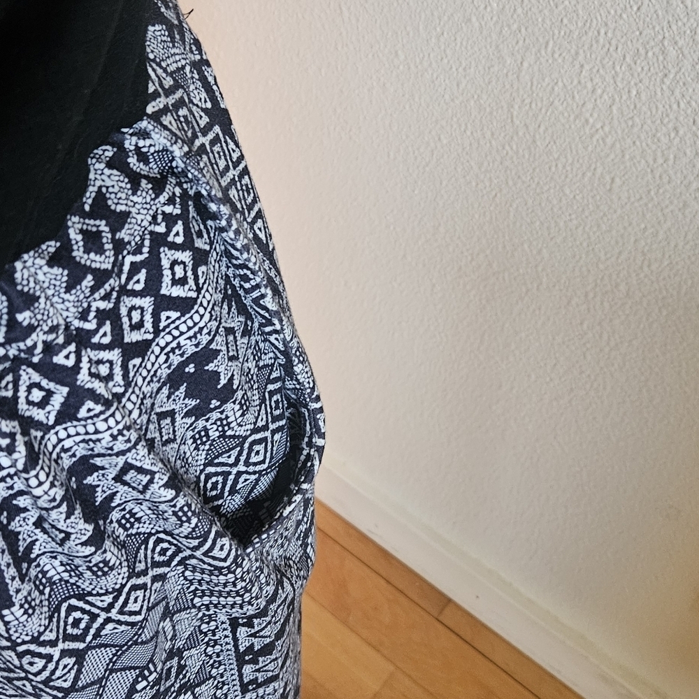 Women's Tie Front V-neck Short Sleeve Dress Black & Geometric Design Size M - Picture 5 of 7